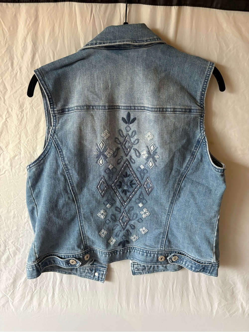 Denim Embroidered Sleeveless Vest Jacket - Light Blue